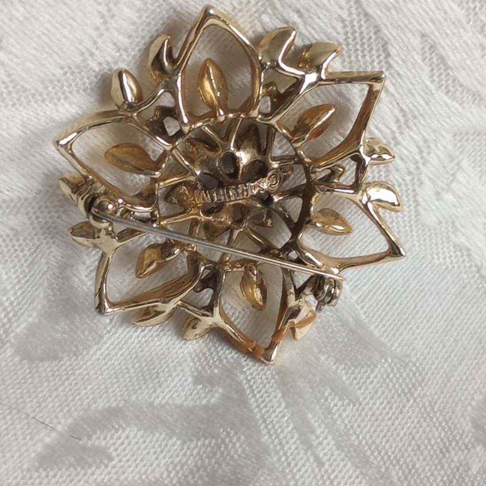 Vintage signed Sarah Coventry Filigree Leaves flower brooch Silvertone pin